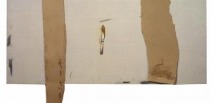 Ganivet i troços de cartró, obra d'Antoni Tàpies