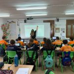 La redacció escolar de la revista La Immaculada Vilassar Report durant una sessió formativa inclosa al projecte Revista Escolar Digital (RED)