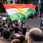 Les protestes a l'Iran van començar el setembre del 2022. A la imatge, un grup de manifestants a Melbourne (Austràlia) protesten contra el govern iranià (Matt Hrkac / Wikimedia