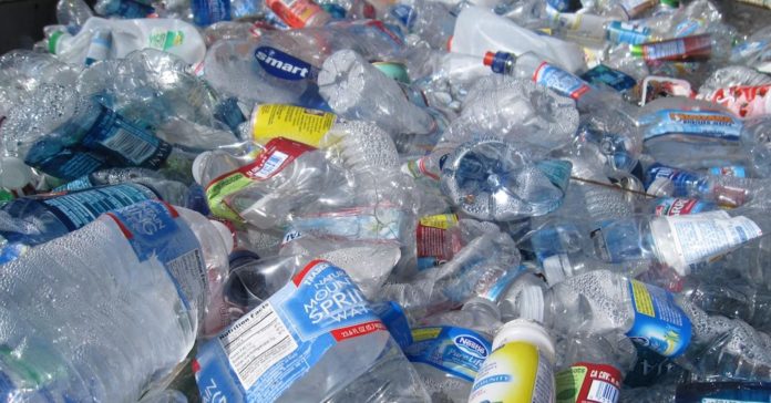 La contaminació per plàstic és un dels problemes mediambientals més greus actuals. L'ONU cerca com reduir-ne l'ús (tanvi sharma/Unsplash)