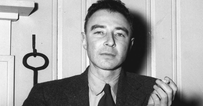 El físic teòric J. Robert Oppenheimer, que va desenvolupar la primera bomba atòmica (Ed Westcott/ WikiCommons)