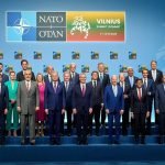 Els països membres de l'OTAN han acordat convidar Ucraïna a unir-se a l'organització. A la foto, els participants a la cimera a Vilnius (NATO)