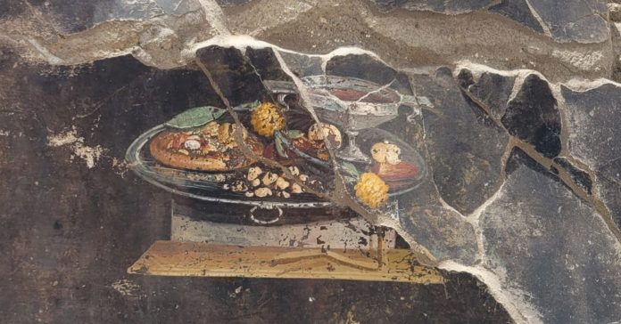 El fresc trobat a Pompeia mostra un plat que recorda la pizza moderna (Parc archeologico di Pompei)