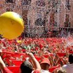 El tradicional 'chupinazo' dóna inici a les festes de Sant Fermí a Pamplona (www.viajar24h.com/ WikiCommons)