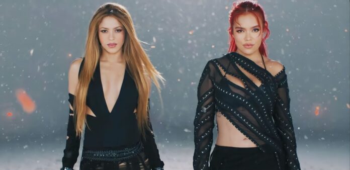 Imatge procedent del videoclip de la cançó TQG de Shakira i Karol G, dues de les artistes amb més nominacions als Grammy Llatins (YouTube)