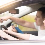 La Unió Europea acorda que es puguin començar a conduir cotxes des dels 17 anys (Freepik)