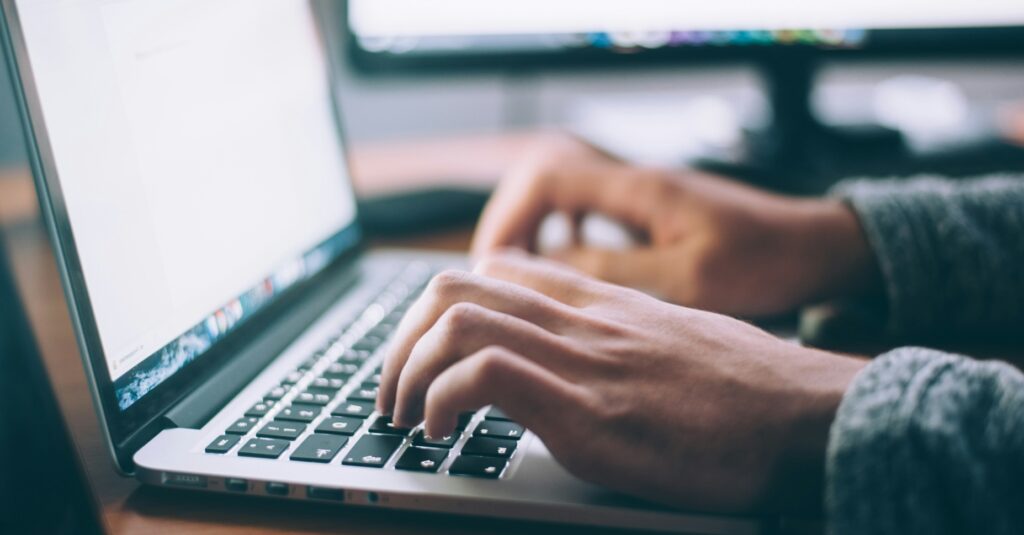 The London Crier és una pàgina web de continguts sobre el Regne Unit creats amb IA