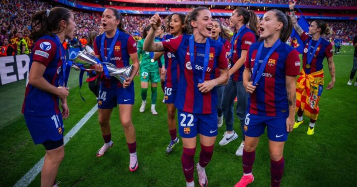Les jugadores del Barça celebren la victòria a la Champions (German Parga/FC Barcelona)