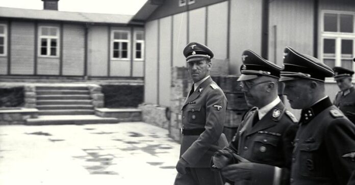 Ernst Kaltenbrunner amb Heinrich Himmler en una visita del Camp de concentració de Mauthausen, en una de les fotografies amagades per Boix que van servir de prova en els judicis de Nuremberg