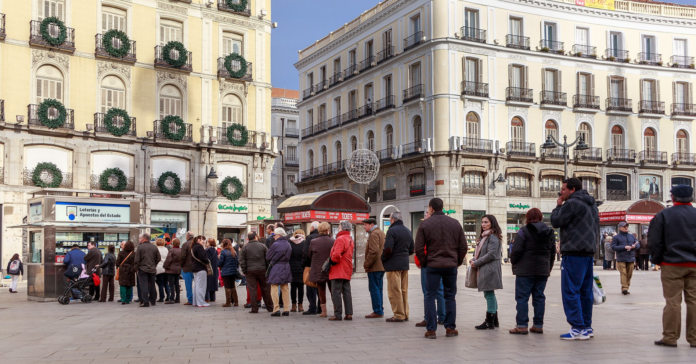 Administracions com Doña Manolita, a Madrid, acumulen llargues cues/Wikimedia Commons-Barcex