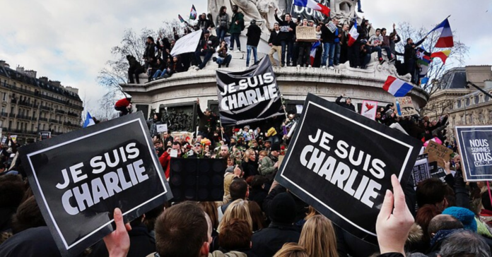 Manifestació a París en suport a les víctimes de Charlie Hebdo l'11 de gener del 2015/Olivier Ortelpa-Wikimedia Commons