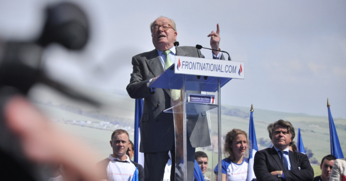 Jean-Marie Le Pen, en un míting del Front Nacional, l'1 de maig del 2012/Flickr