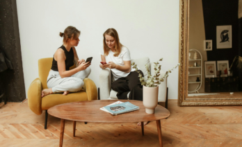 Estudiants universitaris i els joves que s’independitzen són alguns dels perfils principals de persones que comparteixen pis. (Pexels)