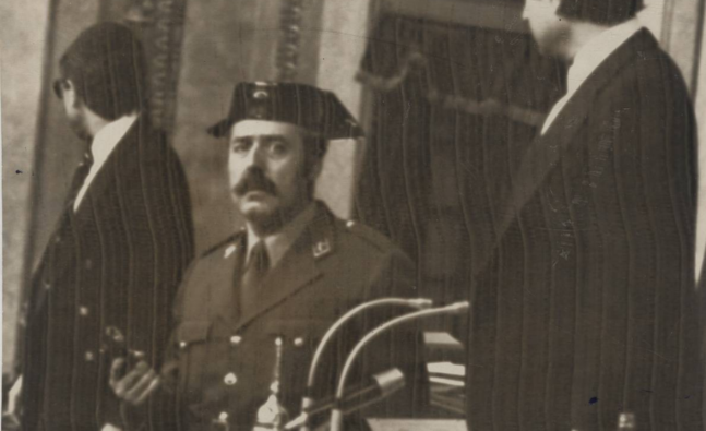 Antonio Tejero armado en el Congreso de los Diputados (Diario Región/Agencia EFE)