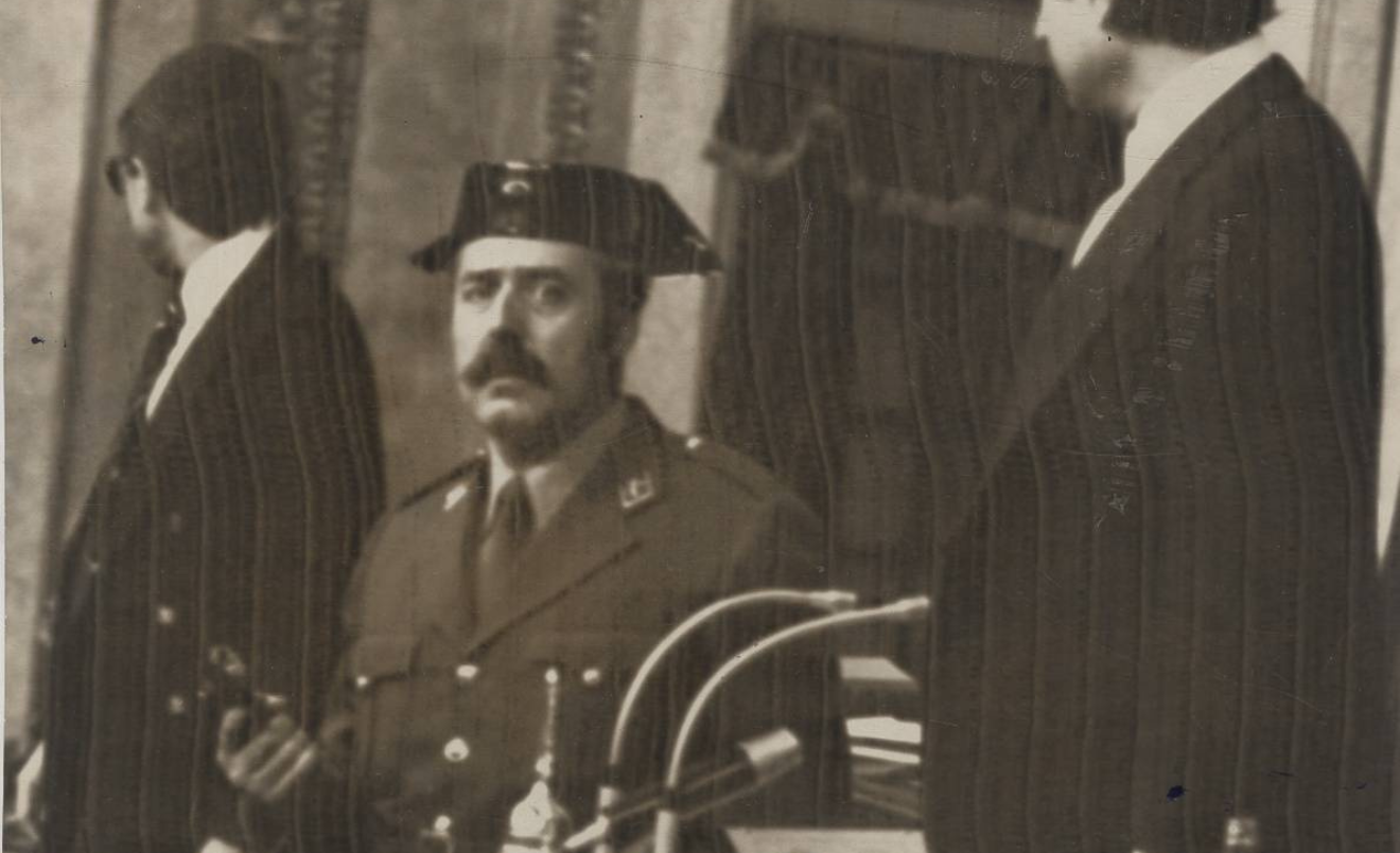 Antonio Tejero armado en el Congreso de los Diputados (Diario Región/Agencia EFE)