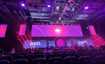 L'escenari principal del BETT London acull conferències i xerrades de personalitats de renom/Montse Paradeda