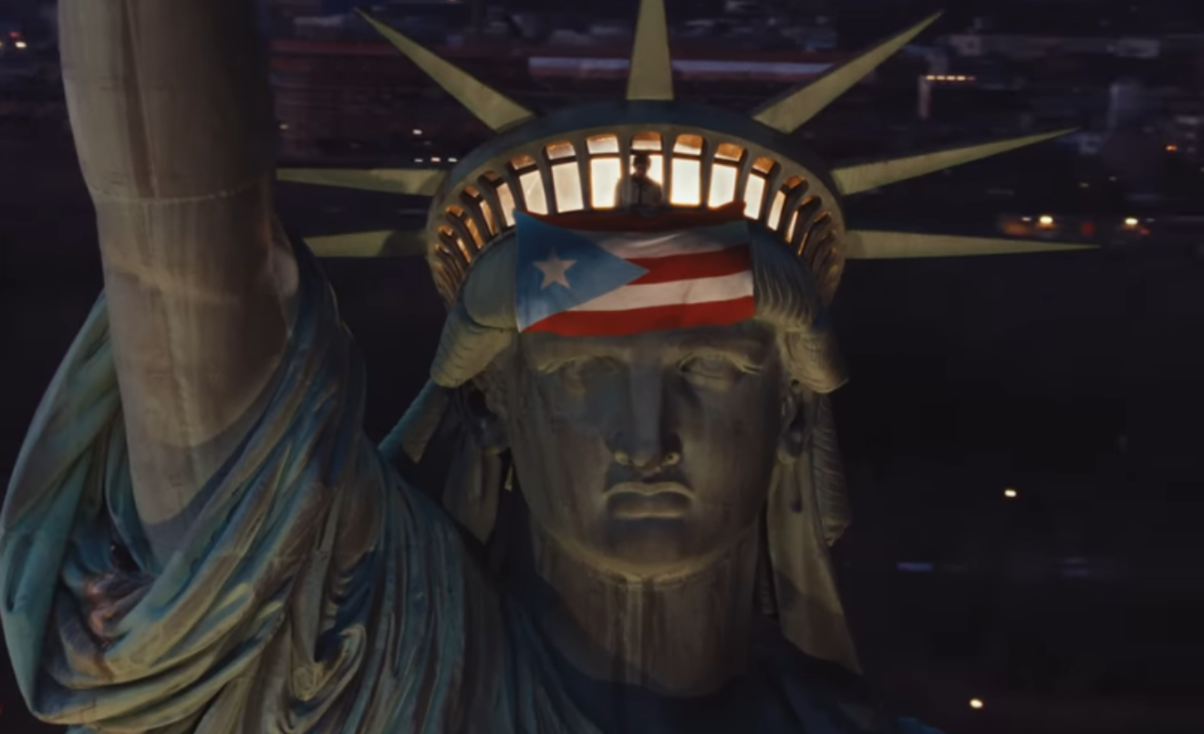 Fotograma del videoclip NUEVAYoL, del canal de Youtube de Bad Bunny