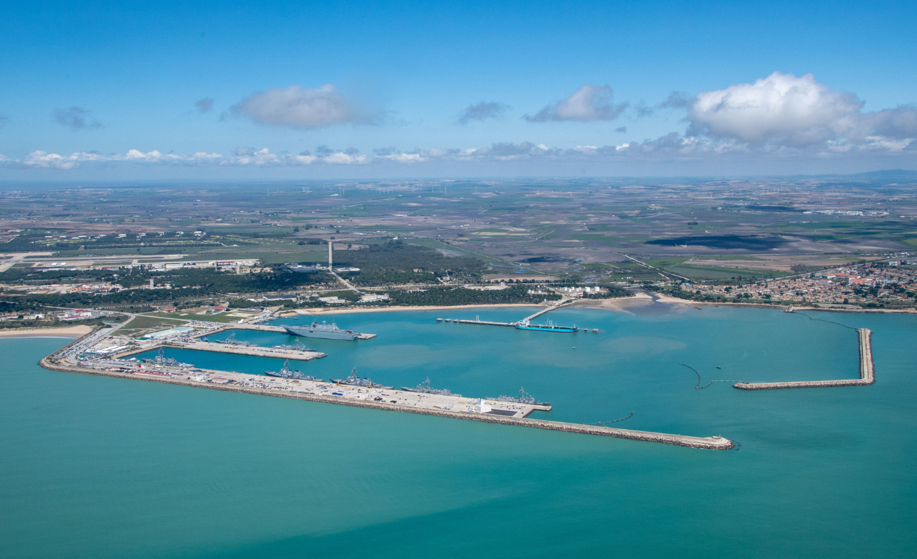 Foto aèria de l’estació naval de Rota, a Andalusia (Wikimedia Commons)