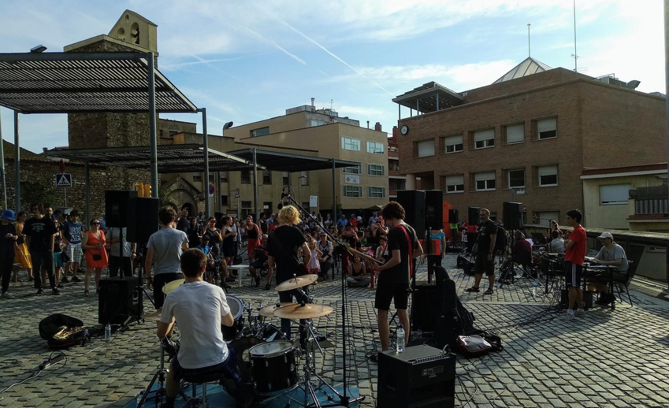 Concert a l’aire lliure davant del Centre Cívic (Planomato).