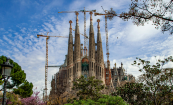 La Sagrada Família és l’obra mestra de Gaudí i el màxim exponent de l’arquitectura modernista catalana.