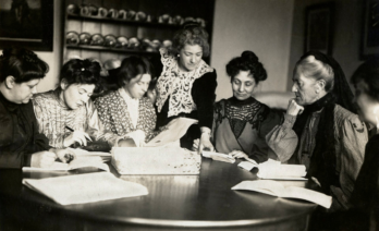 Les líders de las sufragistes britàniques Flora Drummond, Christabel Pankhurst, Annie Kenney, Emmeline Pankhurst y Charlotte Despard. (Wikimedia Commons)