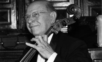 Pau Casals amb el seu violoncel al Festival de Prada de Conflent, c. 1964. Fundació Pau Casals.