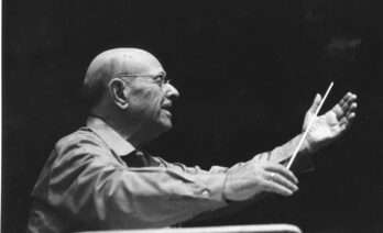 Pau Casal dirigint un assaig del Festival Casals de Puerto Rico, c. 1965. Foto: Arthur Grossman. Fundació Pau Casals.